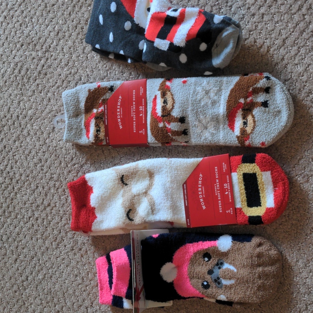 4 pack of Christmas Soft Crew Socks (Size 4-10) NWT